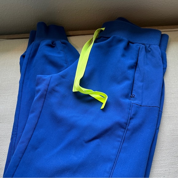 FIGS Jogger Scrub Bottoms - Picture 1 of 2